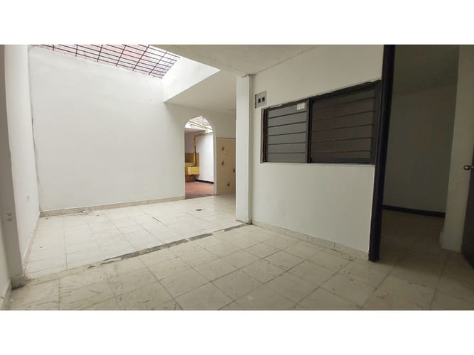 Casa de 6 alcobas en venta en Los Guayacanes, Cali, 125 m² · foto 9 de 24