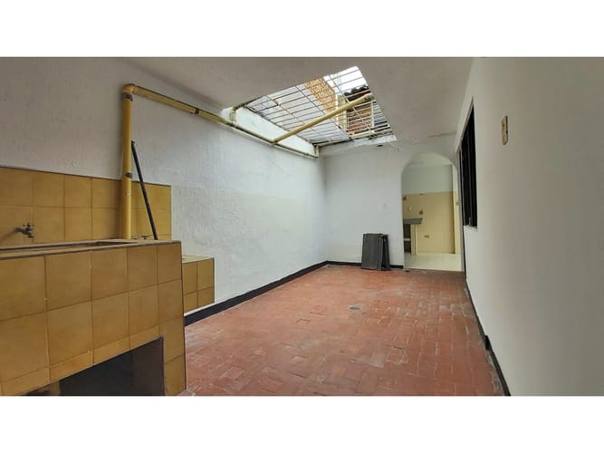 Casa de 6 alcobas en venta en Los Guayacanes, Cali, 125 m² · foto 13 de 24