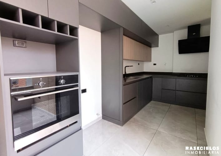 Apartamento de 3 alcobas en arriendo en Las Acacias, Medellín, 130 m² · foto 2 de 16