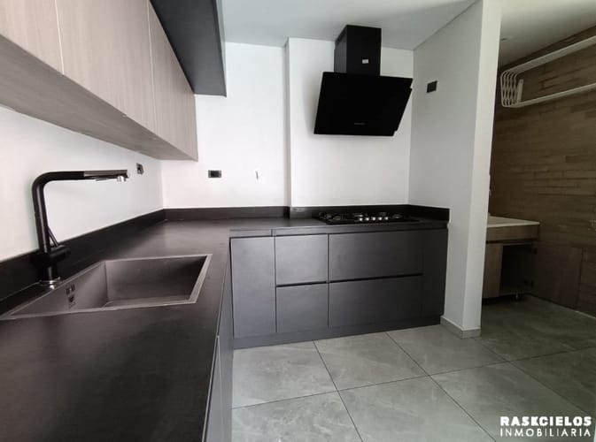 Apartamento de 3 alcobas en arriendo en Las Acacias, Medellín, 130 m² · foto 3 de 16