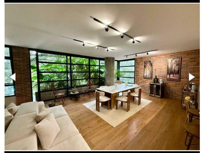 Apartamento de 3 alcobas en venta en El Castillo, Medellín, 202 m² · foto 2 de 22