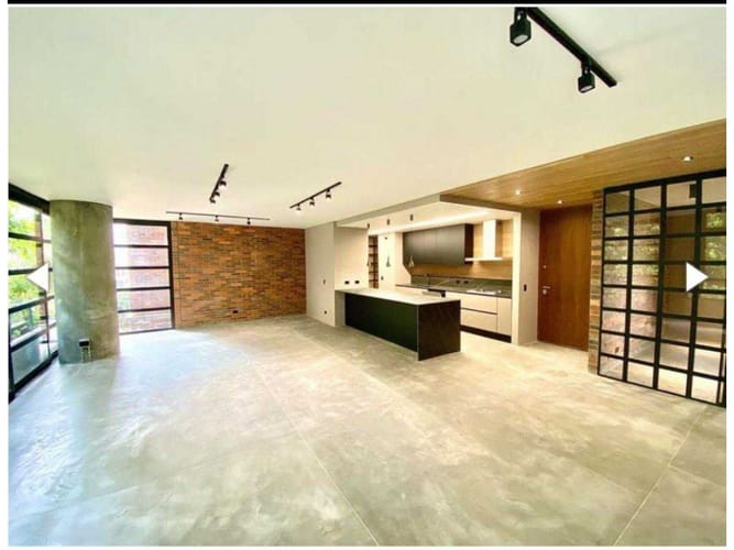 Apartamento de 3 alcobas en venta en El Castillo, Medellín, 202 m² · foto 3 de 22