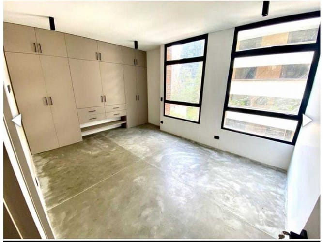 Apartamento de 3 alcobas en venta en El Castillo, Medellín, 202 m² · foto 4 de 22