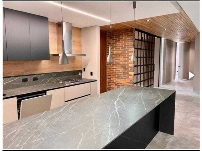 Apartamento de 3 alcobas en venta en El Castillo, Medellín, 202 m² · foto 7 de 22