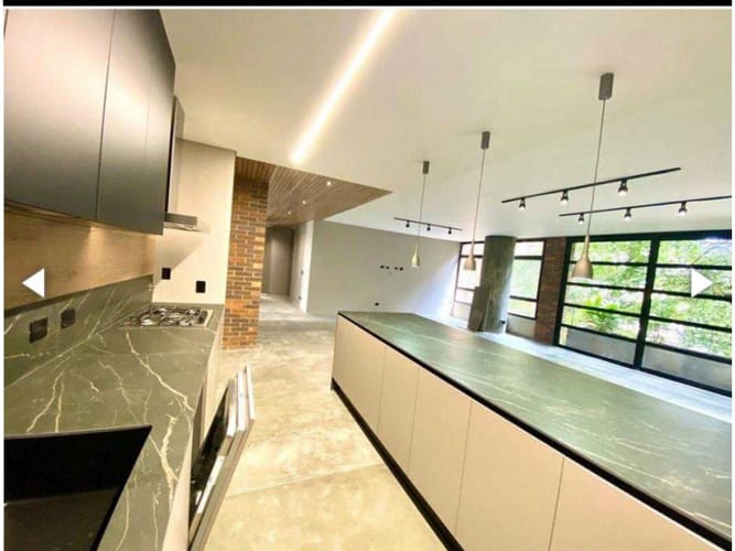 Apartamento de 3 alcobas en venta en El Castillo, Medellín, 202 m² · foto 8 de 22