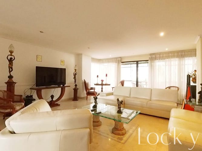 Apartamento en venta en El Poblado, Medellín · foto 2 de 19
