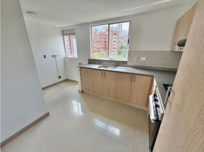 Apartamento de 3 alcobas en venta en La Florida, Medellín, 103 m² · foto 3 de 10