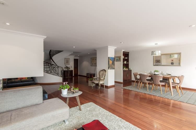 Apartamento de 3 alcobas en venta en Los Rosales, Bogotá, 212 m² · foto 3 de 20