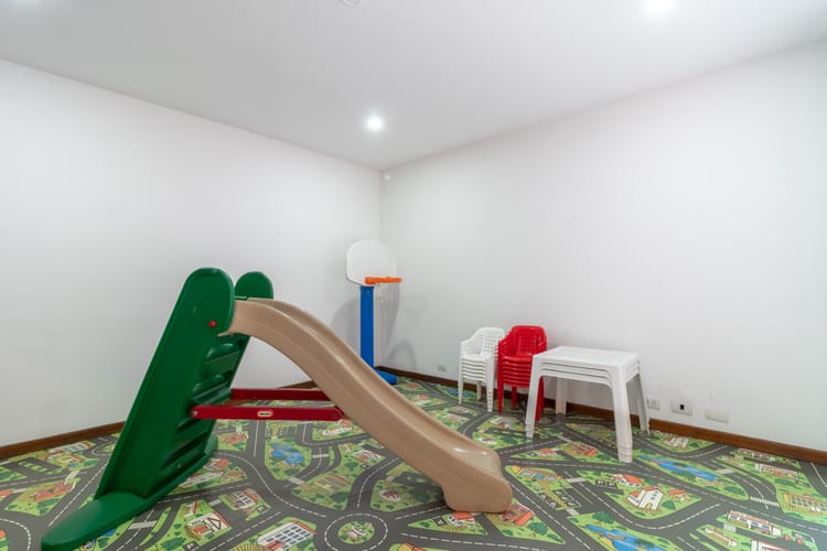 Apartamento de 3 alcobas en venta en Los Rosales, Bogotá, 212 m² · foto 19 de 20