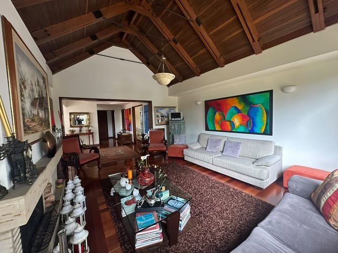 Casa de 3 alcobas en venta en Lindaraja, Bogotá, 275 m² · foto 6 de 21