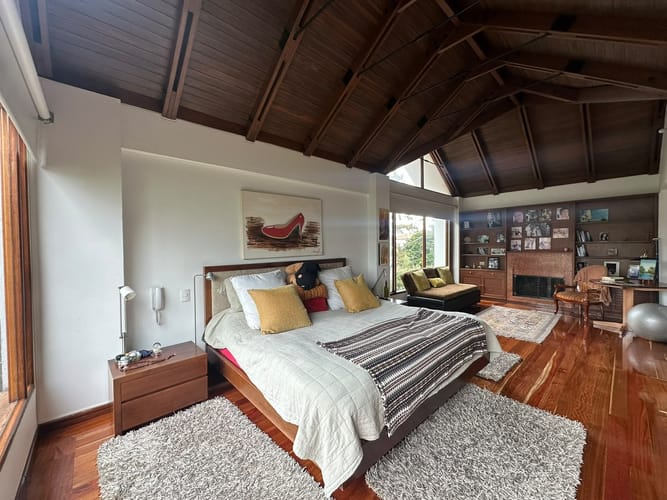 Casa de 3 alcobas en venta en Lindaraja, Bogotá, 275 m² · foto 3 de 21
