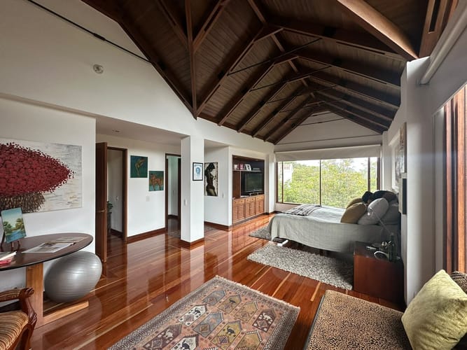 Casa de 3 alcobas en venta en Lindaraja, Bogotá, 275 m² · foto 2 de 21