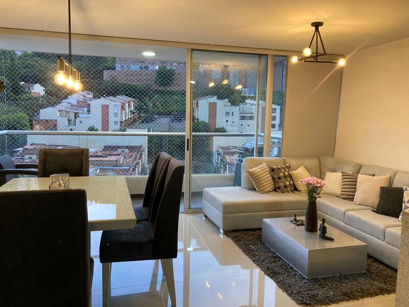 Apartamento en Arriendo en Loma del Indio, Medellín
