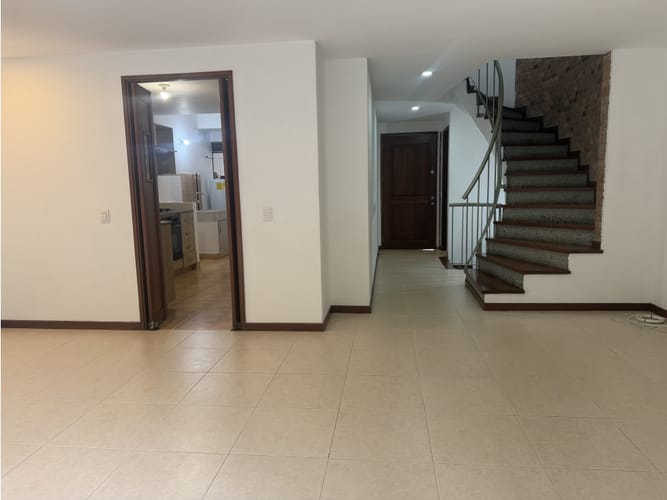Casa de 3 alcobas en venta en Medellín, 218 m² · foto 4 de 20