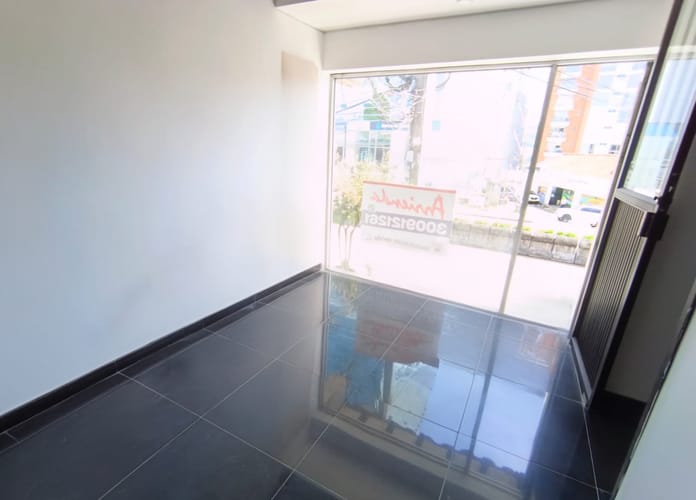 Local en arriendo en Avenida Santander, Manizales, 12 m² · foto 3 de 8