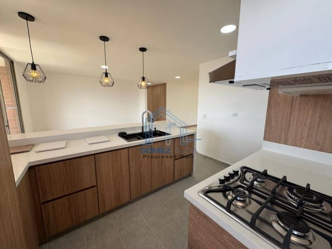Apartamento de 3 alcobas en venta en El Tesoro, Medellín, 160 m² · foto 3 de 24