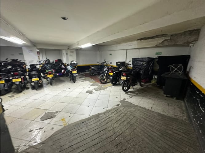 Edificio en venta en La Candelaria, Medellín, 685 m² · foto 6 de 11