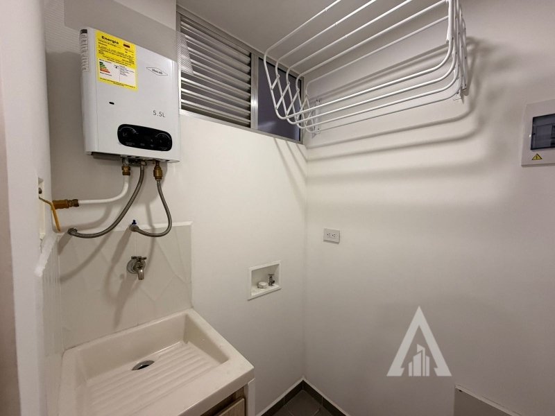Apartamento en arriendo en El Poblado, Medellín · foto 3 de 9