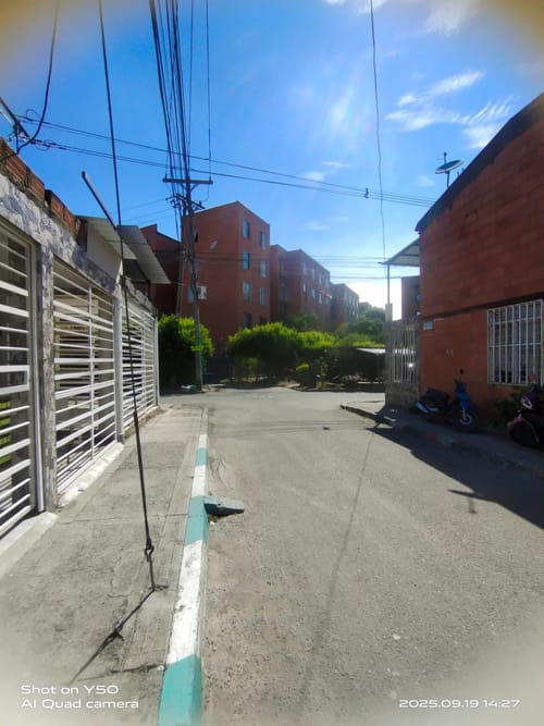 Casa de 6 alcobas en venta en Promociones Populares B, Cali, 170 m² · foto 2 de 5