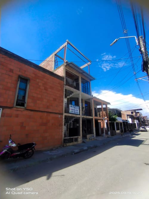 Casa de 6 alcobas en venta en Promociones Populares B, Cali, 170 m² · foto 3 de 5