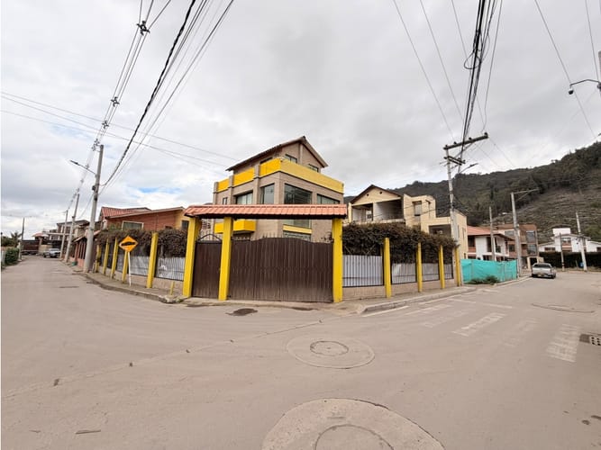 Casa de 3 alcobas en arriendo en La Moya, Cota, 178 m² · foto 2 de 24