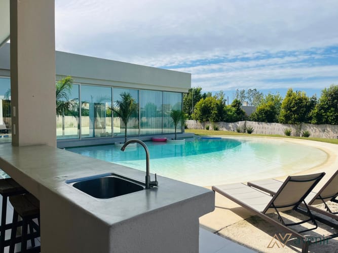 VENTA CASA EN TAHONA 3 DORMITORIOS