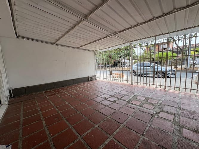 Casa de 5 alcobas en venta en Union De Vivienda Popular, Cali, 177 m² · foto 3 de 19