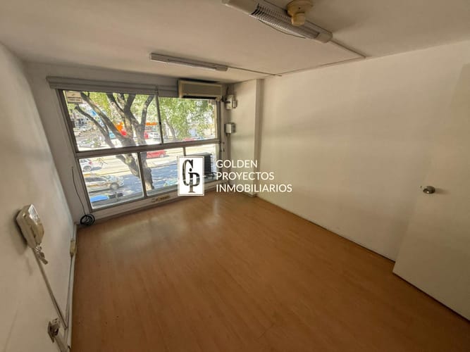Oficina en Alquiler con Garage  Torre de los Caudillos Cordon · Foto 2