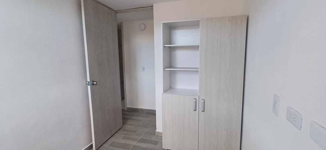 Apartamento de 3 alcobas en venta en El Paraiso, Bello, 53 m² · foto 2 de 14