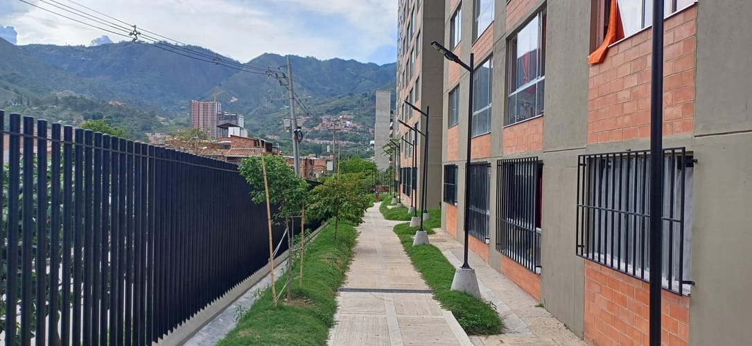 Apartamento de 3 alcobas en venta en El Paraiso, Bello, 53 m² · foto 14 de 14