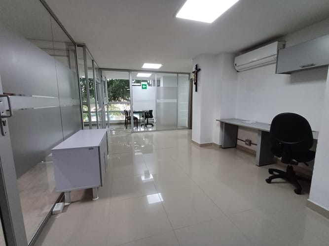 Oficina en arriendo en Laureles, Medellín, 35 m² · foto 2 de 3