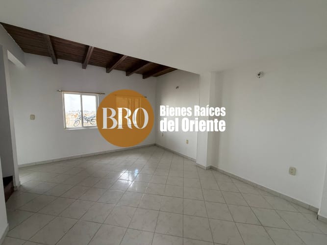 Casa de 3 alcobas en venta en Anillo Vial, Floridablanca, 120 m² · foto 2 de 16