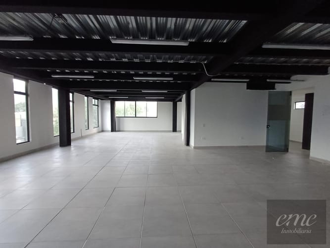 Bodega en arriendo en Belén, Medellín, 200 m² · foto 2 de 7
