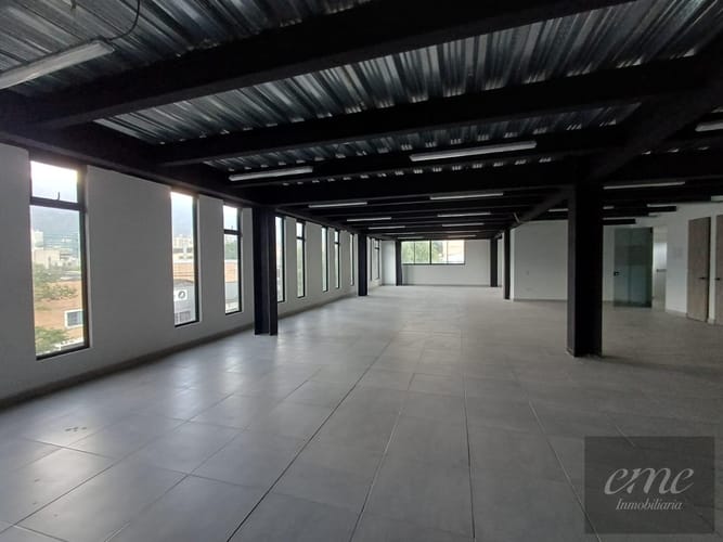 Bodega en arriendo en Belén, Medellín, 200 m² · foto 3 de 7