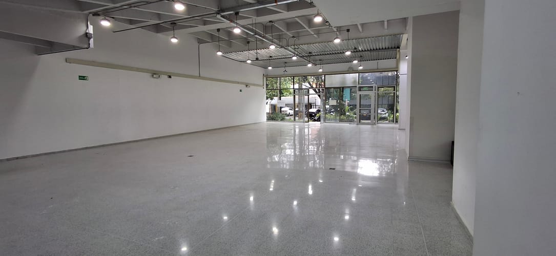 Local en arriendo en La Orquidea, Envigado, 258 m² · foto 8 de 9