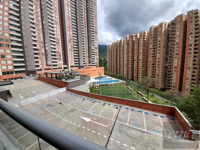 Apartamento de 3 alcobas en venta en Bello, 91 m² · foto 8 de 18