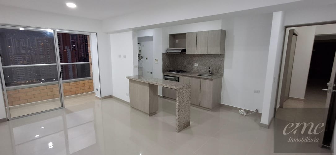 Apartamento de 3 alcobas en venta en Parque Residencial La Sabana, Sabaneta, 74 m² · foto 2 de 23