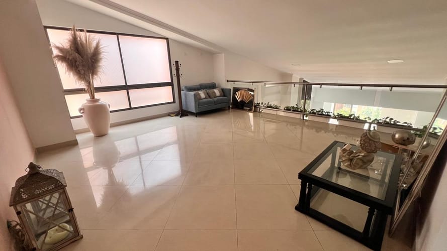 Apartamento de 5 alcobas en venta en Cristo Rey, Medellín, 265 m² · foto 6 de 17