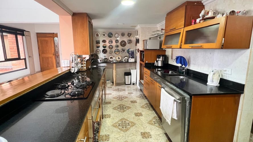 Apartamento de 5 alcobas en venta en Cristo Rey, Medellín, 265 m² · foto 9 de 17
