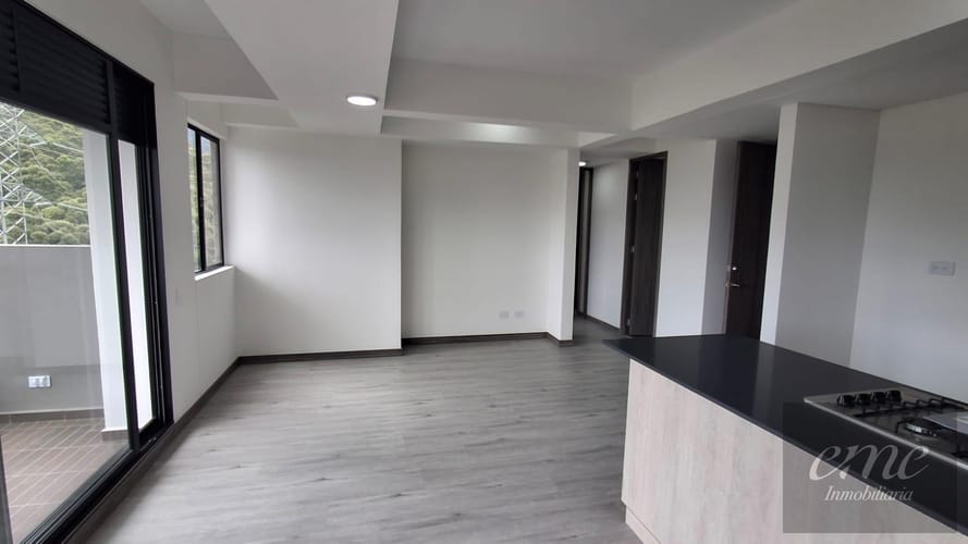 Apartamento de 2 alcobas en arriendo en Asomadera No.2, Medellín, 71 m² · foto 2 de 15