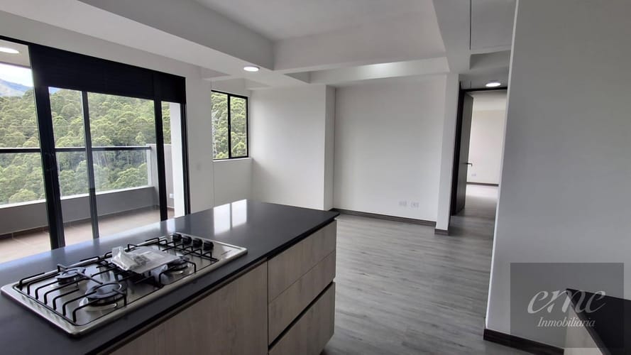 Apartamento de 2 alcobas en arriendo en Asomadera No.2, Medellín, 71 m² · foto 3 de 15