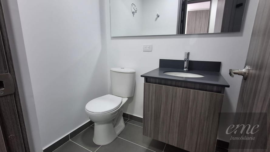 Apartamento de 2 alcobas en arriendo en Asomadera No.2, Medellín, 71 m² · foto 9 de 15