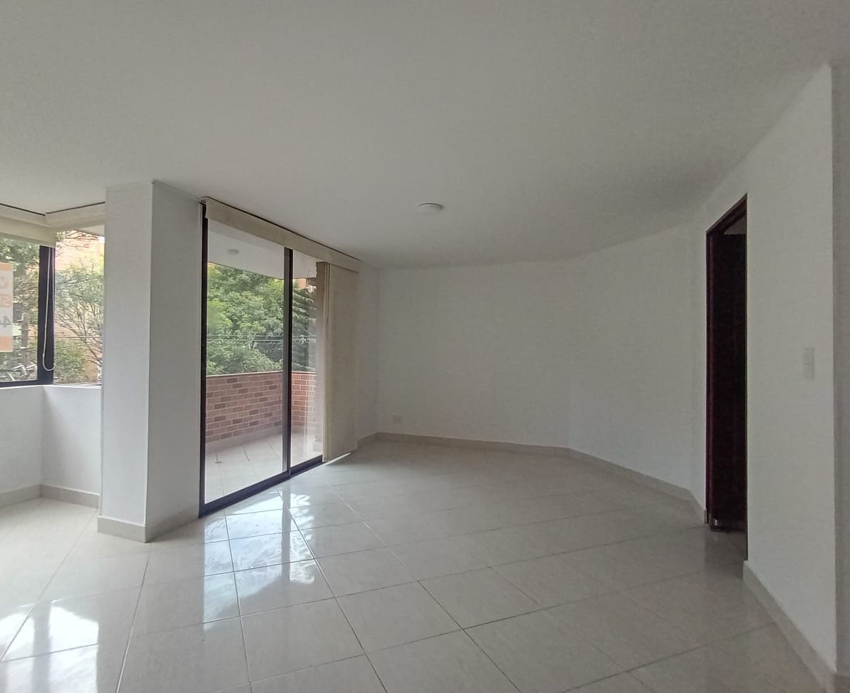 Apartamento en arriendo en Laureles, Medellín · foto 2 de 16