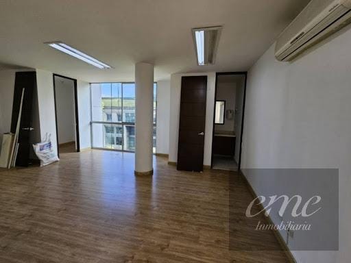 Oficina en arriendo en Los Balsos, Medellín, 75 m² · foto 11 de 12