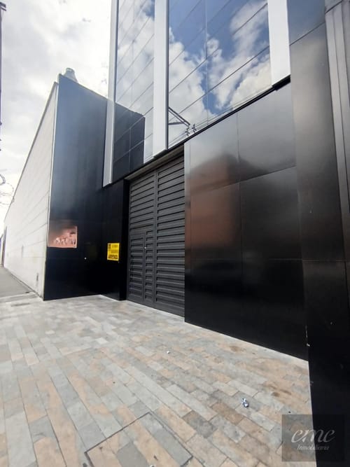 Bodega en arriendo en Perpetuo Socorro, Medellín, 3000 m² · foto 2 de 24