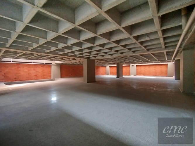 Bodega en arriendo en Perpetuo Socorro, Medellín, 3000 m² · foto 8 de 24