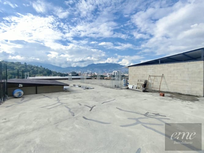 Bodega en arriendo en Perpetuo Socorro, Medellín, 3000 m² · foto 14 de 24