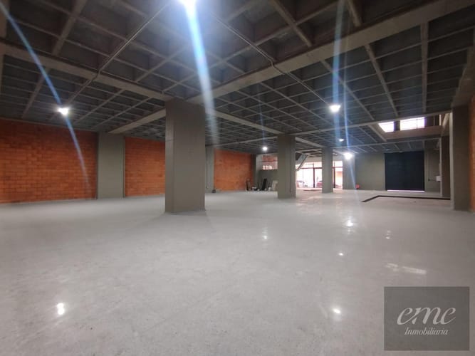 Bodega en arriendo en Perpetuo Socorro, Medellín, 3000 m² · foto 18 de 24