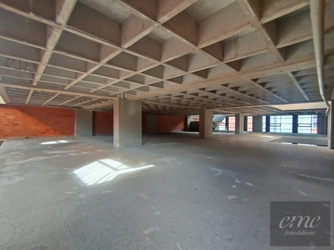 Bodega en arriendo en Perpetuo Socorro, Medellín, 3000 m² · foto 21 de 24