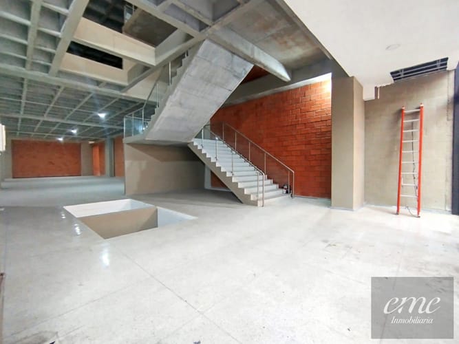 Bodega en arriendo en Perpetuo Socorro, Medellín, 3000 m² · foto 23 de 24